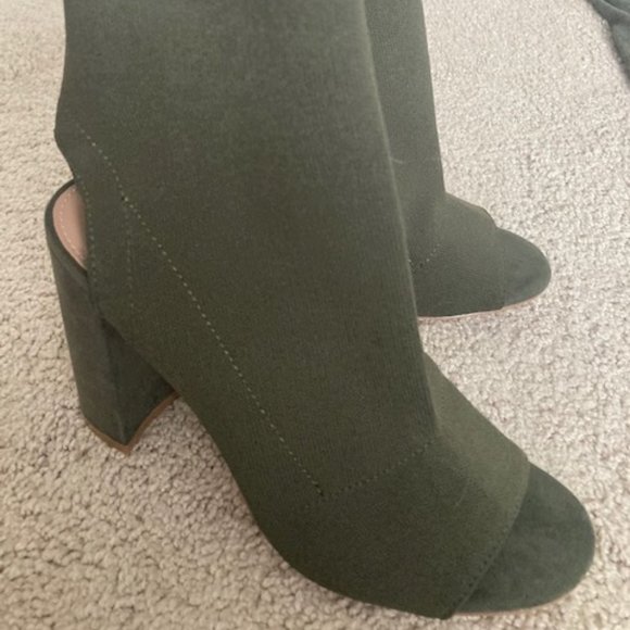 NEW olive green peep toe heels size 7.5 - Picture 2 of 8